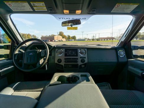Used 2015 Ford F250 XLT w/ XLT Interior Package image 2