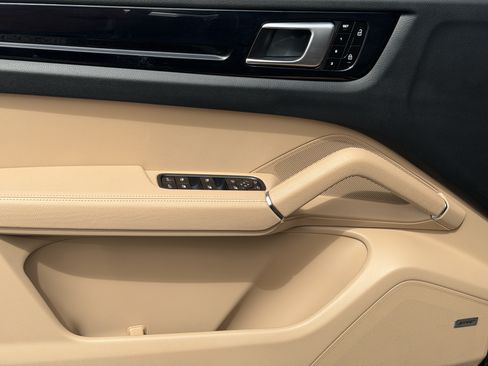 Certified 2021 Porsche Cayenne AWD/4WD image 21
