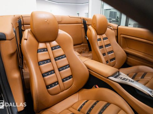 Used 2011 Ferrari California RWD image 40