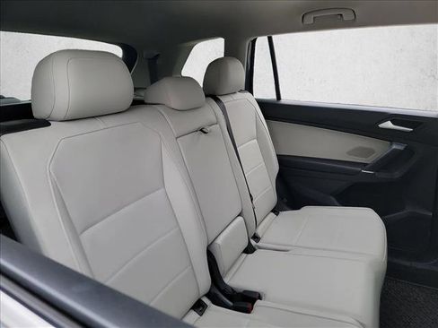 Used 2020 Volkswagen Tiguan SE image 16