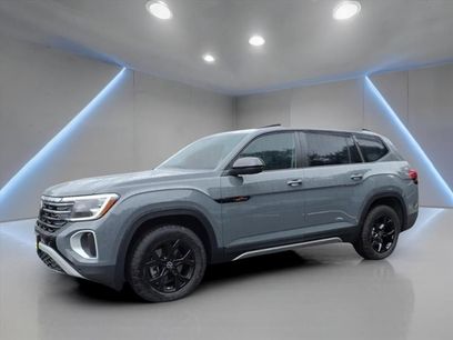 New 2025 Volkswagen Atlas Peak Edition SE