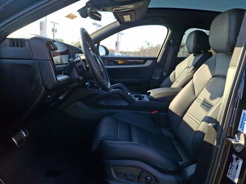 Used 2025 Porsche Cayenne S image 10