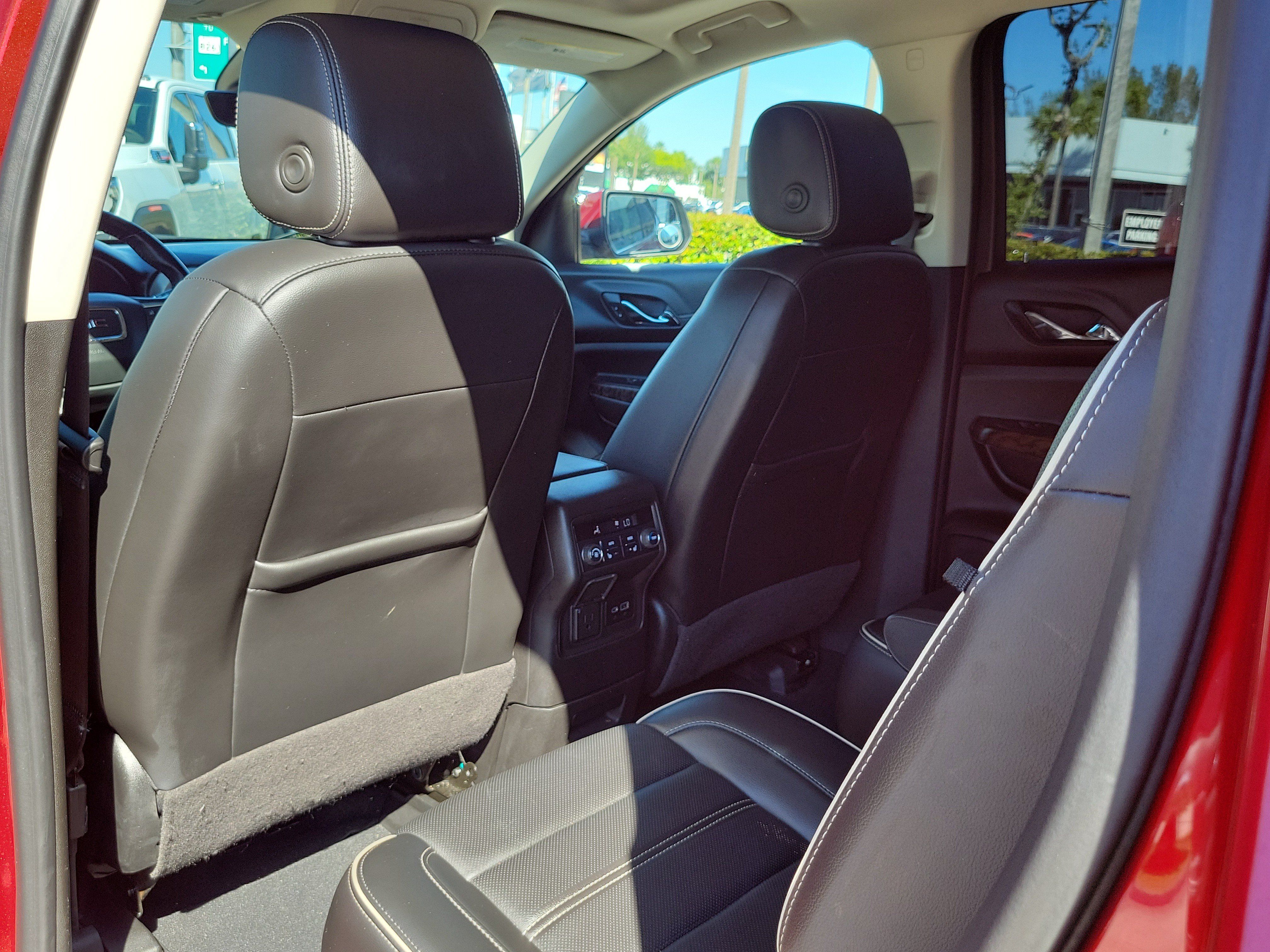 Used 2022 GMC Acadia Denali w/ Denali Ultimate Package FWD image 16