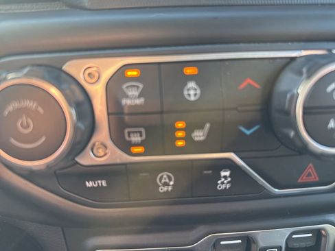 Used 2020 Jeep Gladiator Overland image 24