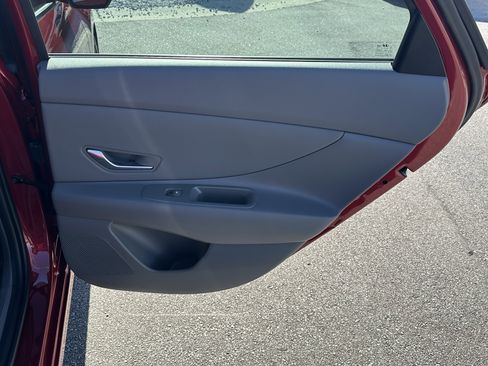 Used 2024 Hyundai Elantra SEL w/ Convenience Package image 18