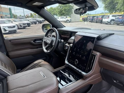 Used 2025 GMC Yukon XL Denali Ultimate AWD/4WD image 17