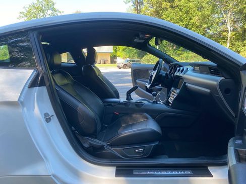 Used 2018 Ford Mustang GT Premium RWD image 43
