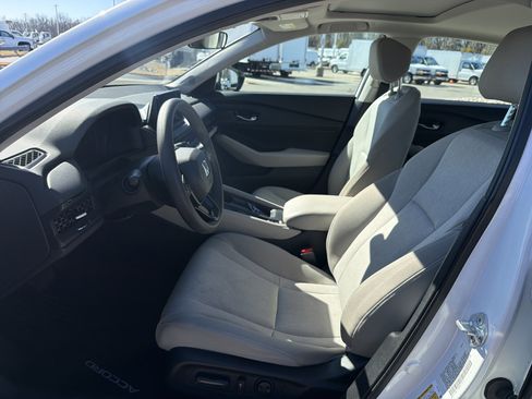 Used 2023 Honda Accord EX image 16