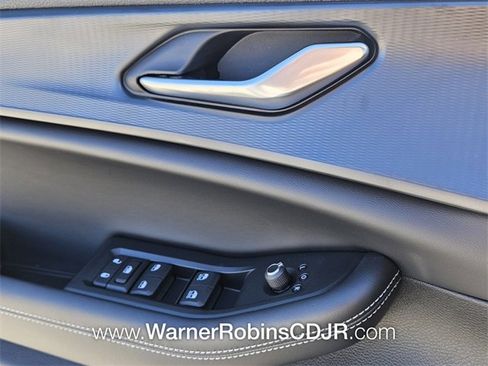 New 2025 Jeep Grand Cherokee Altitude image 27