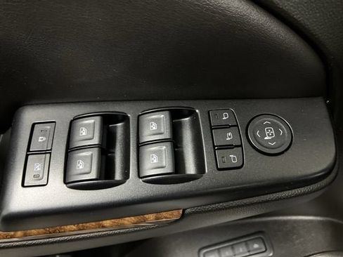 Used 2019 Chevrolet Suburban Premier w/ Premier Plus Edition AWD/4WD image 23