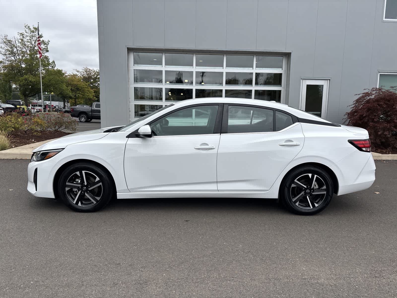 Used 2024 Nissan Sentra SV FWD image 2