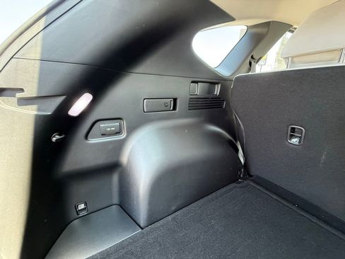 Used 2025 Hyundai Tucson SE image 10