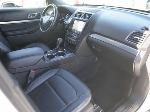 Certified 2018 Ford Explorer XLT w/ Equipment Group 202A image 20