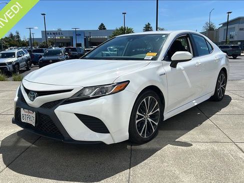 Certified 2020 Toyota Camry SE FWD image 1