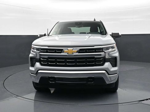 Used 2024 Chevrolet Silverado 1500 LT AWD/4WD image 2