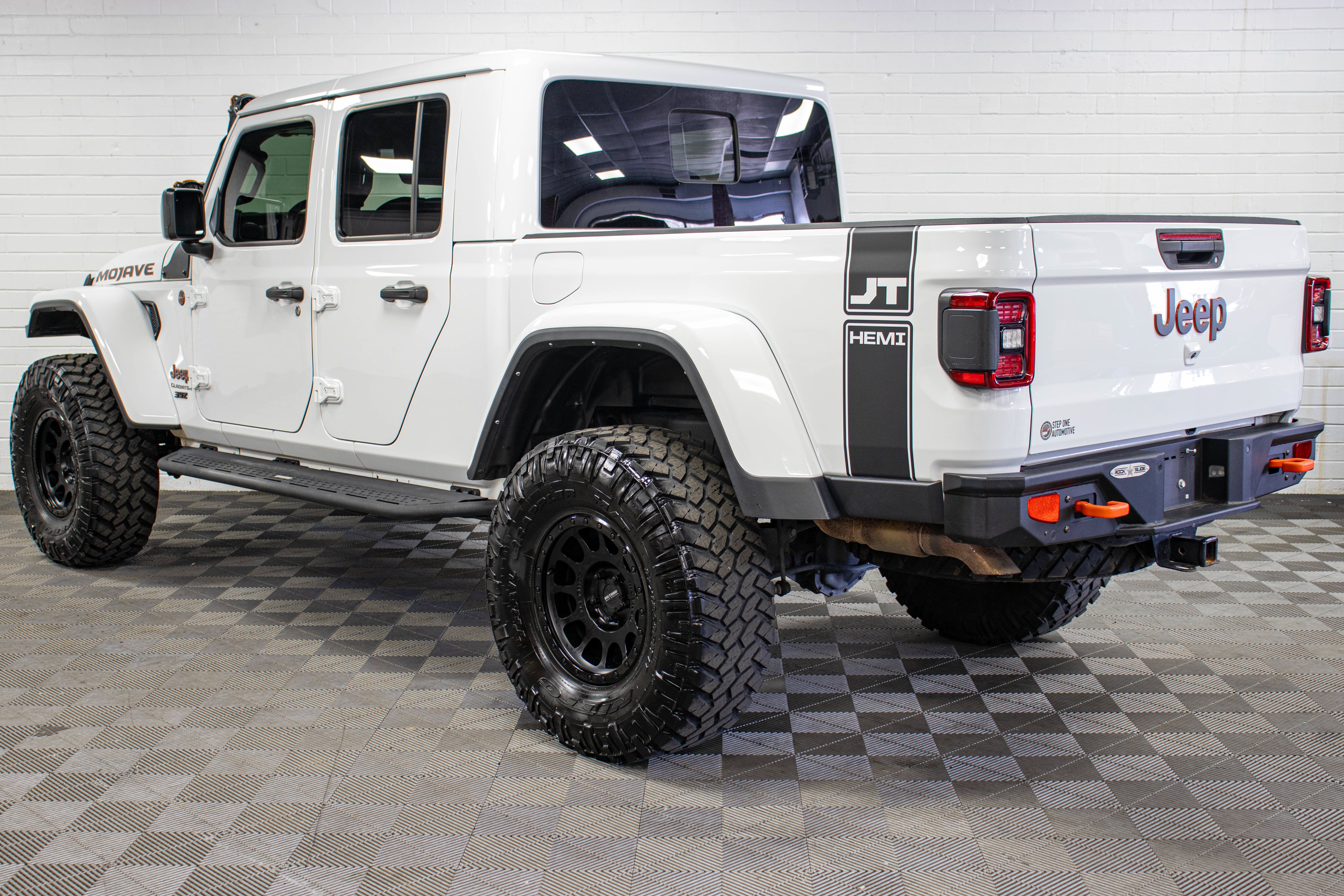 Used 2021 Jeep Gladiator Mojave w/ Dual Top Group AWD/4WD image 5
