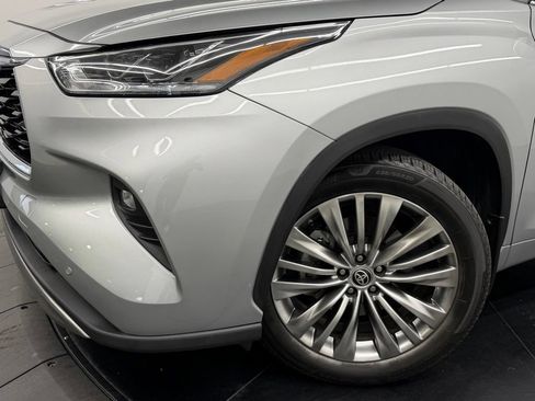 Used 2022 Toyota Highlander Platinum FWD image 5