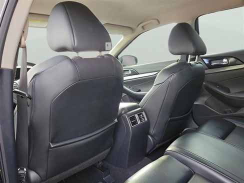 Used 2019 Nissan Maxima 3.5 SV w/ Floor Mat Group FWD image 10