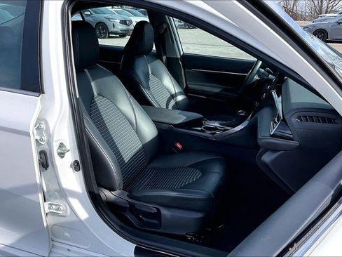 Used 2024 Toyota Camry SE image 10