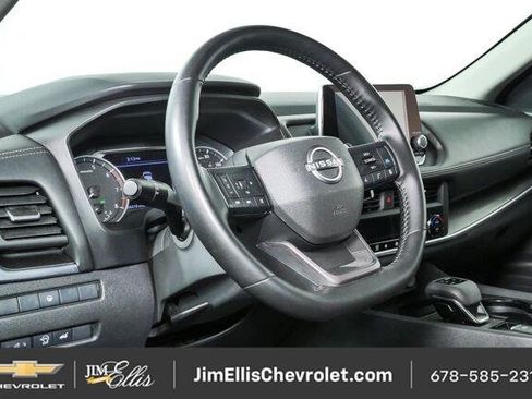 Used 2025 Nissan Rogue SV AWD/4WD image 4