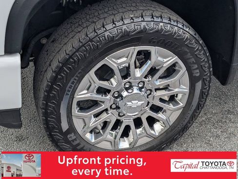 Used 2025 Chevrolet Silverado 2500 High Country w/ High Country Premium Package AWD/4WD image 9