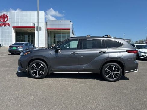 Used 2022 Toyota Highlander XSE AWD/4WD image 12