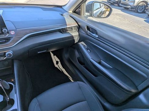 Used 2024 Nissan Altima 2.5 SV image 13