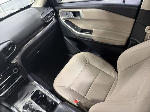 Used 2023 Ford Explorer Limited image 11