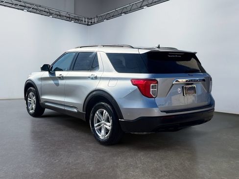 Used 2022 Ford Explorer XLT AWD/4WD image 7