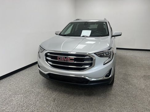 Used 2020 GMC Terrain SLT image 3