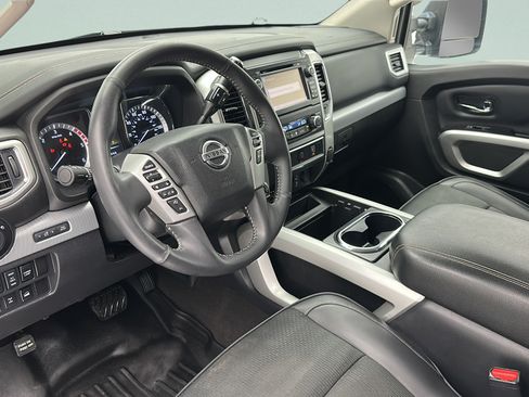 Used 2017 Nissan Titan PRO-4X AWD/4WD image 13