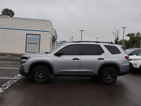 Certified 2025 Honda Pilot TrailSport image 4