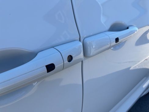 Used 2025 Chrysler Pacifica Limited image 11