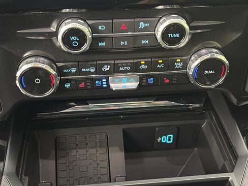 Used 2026 Ford F250 Lariat w/ Black Appearance Package AWD/4WD image 21
