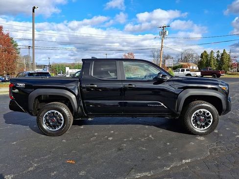 Used 2024 Toyota Tacoma TRD Off-Road AWD/4WD image 7