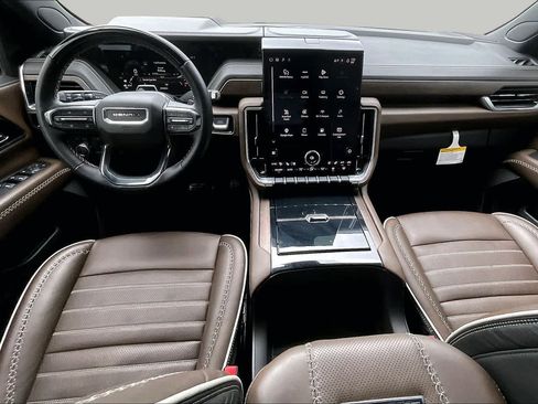 Used 2025 GMC Yukon Denali Ultimate AWD/4WD image 16