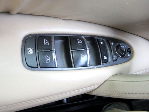 Used 2017 Nissan Armada Platinum w/ Interior Lighting Package image 37