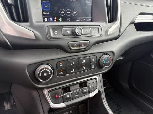 Used 2024 GMC Terrain SLE FWD image 22