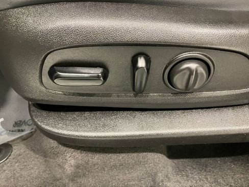 Used 2020 Buick Enclave Essence image 29