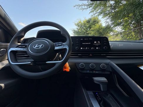 New 2026 Hyundai Elantra SE FWD image 8