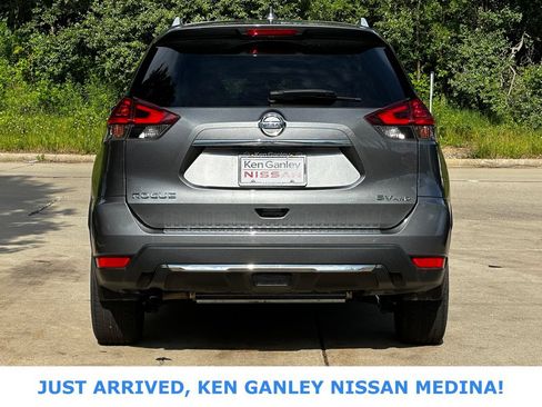 Used 2018 Nissan Rogue SV AWD/4WD image 4