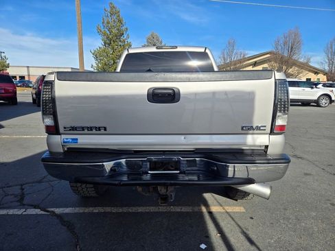 Used 2005 GMC Sierra 2500 SLT w/ Heavy-Duty Power Package image 4