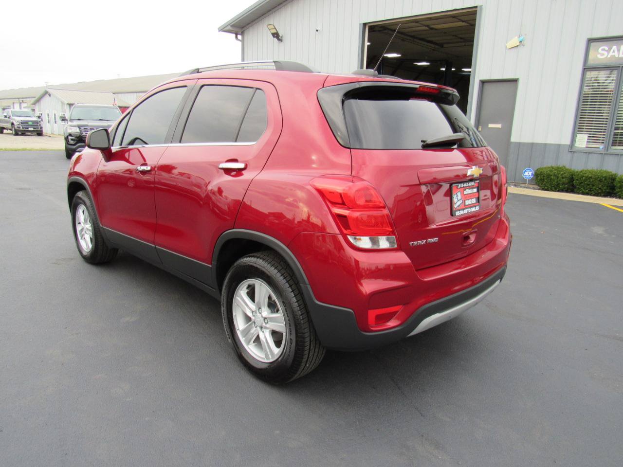 Used 2020 Chevrolet Trax LT w/ LT Convenience Package AWD/4WD image 3