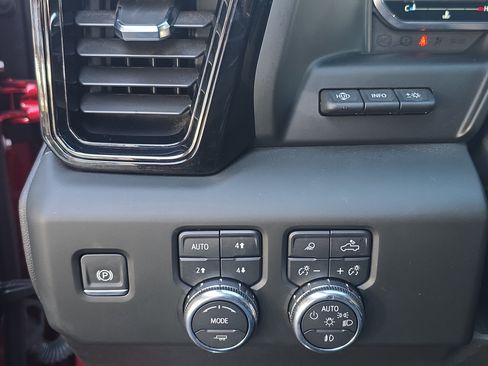 Used 2024 GMC Sierra 1500 AT4 w/ Technology Package image 22