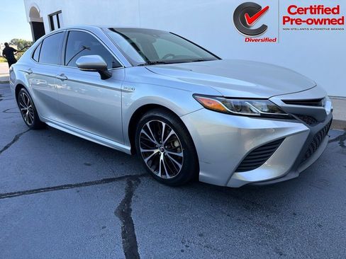Used 2018 Toyota Camry SE w/ Audio Package FWD image 2