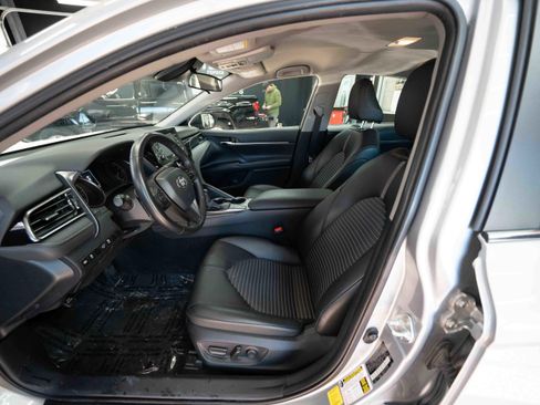 Used 2024 Toyota Camry SE image 9