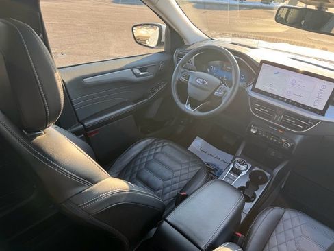 Used 2023 Ford Escape Platinum w/ Premium Technology Package AWD/4WD image 18