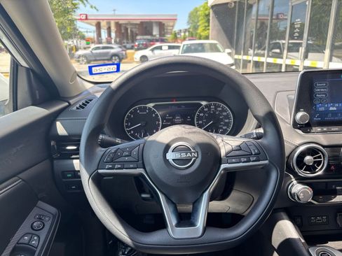 Used 2025 Nissan Sentra SV FWD image 28