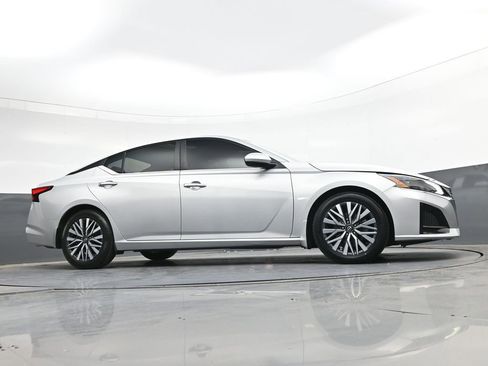Used 2023 Nissan Altima 2.5 SV w/ SV Premium Package FWD image 44