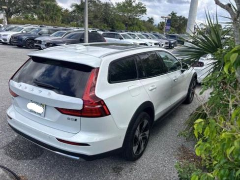 Used 2024 Volvo V60 B5 Cross Country Plus image 3